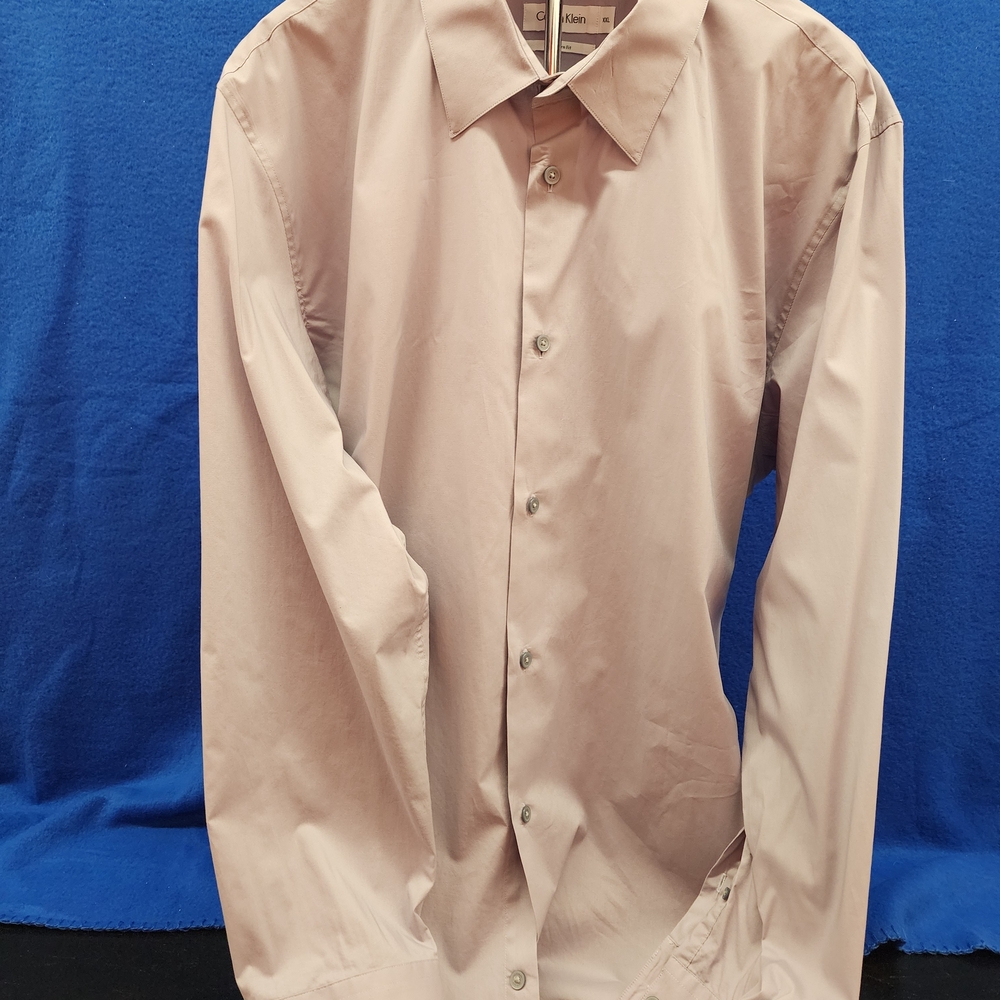 Calvin Klein Modern Fit Mens Light Purple Button Down Shirt. Used. VG Condition.